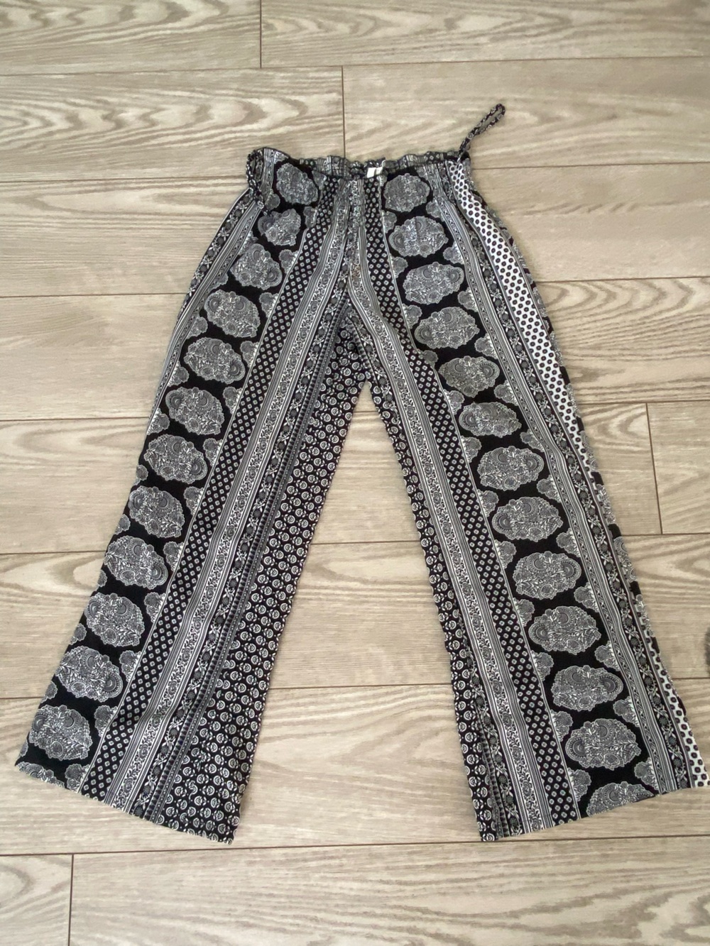 Elan Women’s Black & White Patterned Pants. Size:S.
